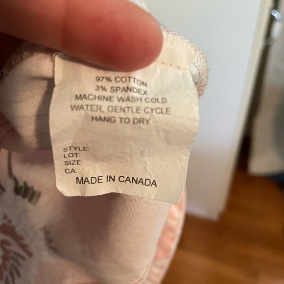 Ladies in Queen Top - Picture 5 of 5